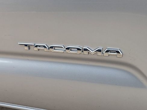 Used 2023 Toyota Tacoma TRD Sport AWD/4WD image 31