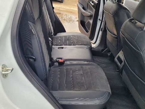 Used 2024 Mitsubishi Outlander SE image 13