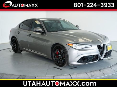 Used 2018 Alfa Romeo Giulia Ti Sport w/ Quick Order Package 22U Sport RWD image 1