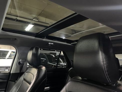 Certified 2022 Ford Explorer Limited w/ Limited Technology Package AWD/4WD image 16