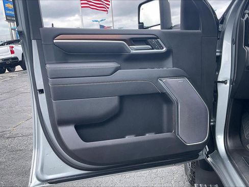 Used 2025 GMC Sierra 2500 Denali w/ Denali Reserve Package image 25