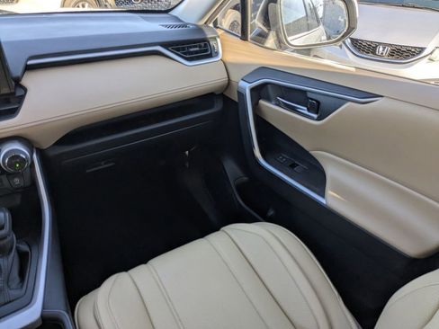 Used 2022 Toyota RAV4 XLE image 21