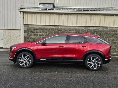 New 2026 Cadillac Optiq Luxury 1 image 4