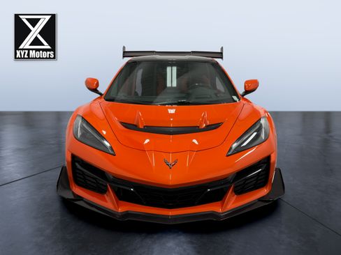 Used 2025 Chevrolet Corvette ZR1 w/ ZR1 Carbon Fiber Aero Package RWD image 9