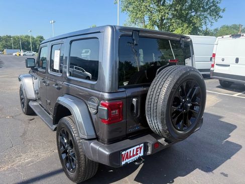Used 2025 Jeep Wrangler Unlimited Sahara AWD/4WD image 6