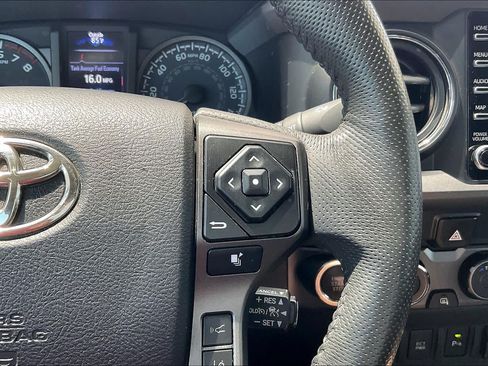 Used 2021 Toyota Tacoma TRD Off-Road w/ Technology Package AWD/4WD image 24