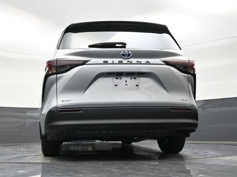 Used 2025 Toyota Sienna XLE image 23