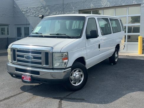 Used 2010 Ford E-350 and Econoline 350 XLT image 2