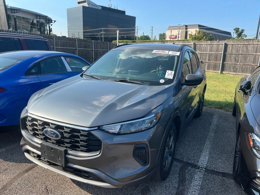 Used 2023 Ford Escape ST-Line AWD/4WD image 1