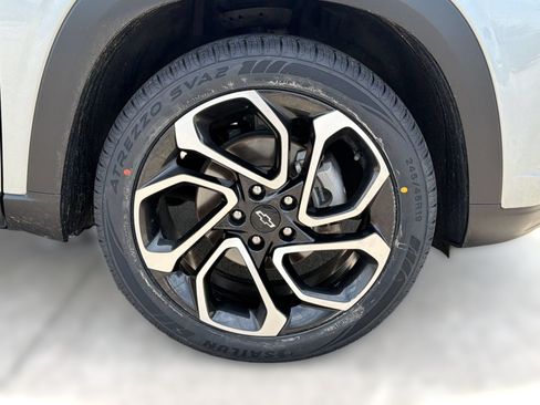 Used 2025 Chevrolet Trax RS w/ Driver Confidence Package FWD image 12