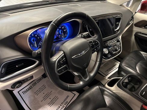 Used 2018 Chrysler Pacifica Touring-L Plus w/ Advanced Safetytec Group image 17
