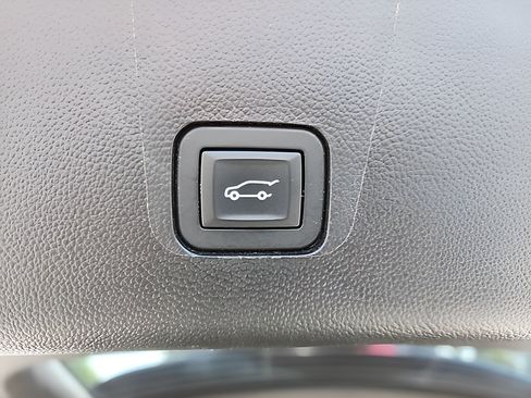 Used 2019 Chevrolet Traverse LT FWD image 20