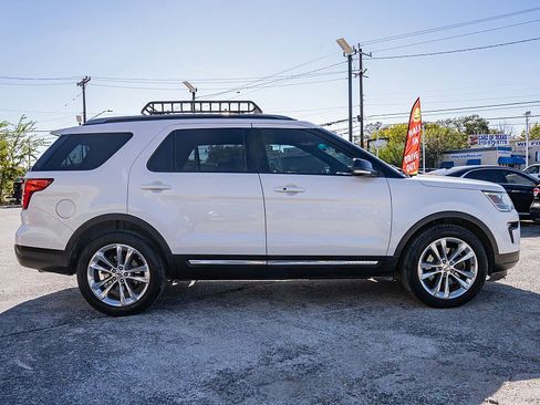 Used 2018 Ford Explorer XLT w/ Equipment Group 202A image 4