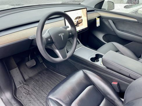 Used 2022 Tesla Model Y Long Range image 13