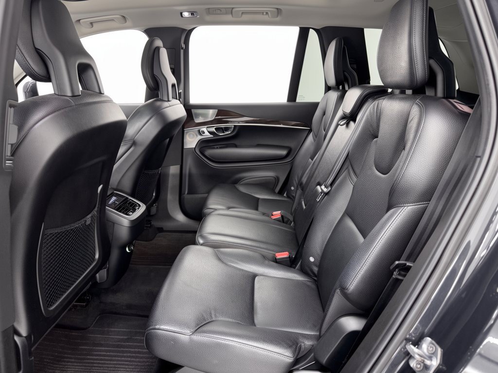Used 2016 Volvo XC90 T6 Momentum AWD/4WD image 24