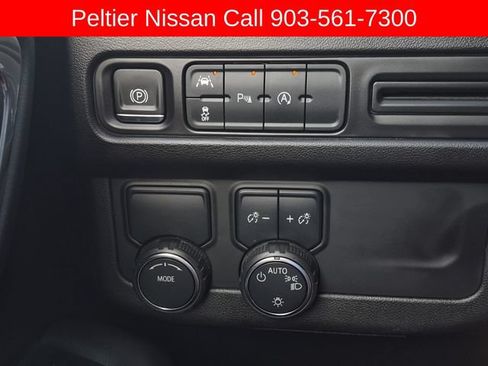 Used 2024 Chevrolet Suburban Premier RWD image 33
