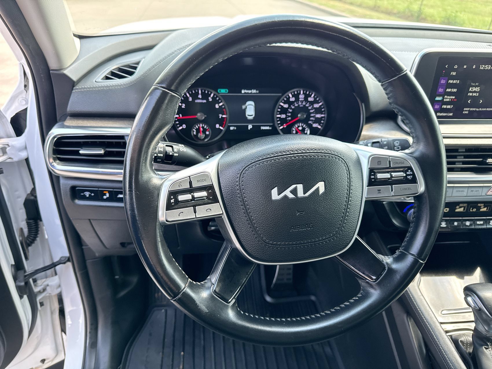 Used 2022 Kia Telluride SX w/ Towing Package FWD image 14