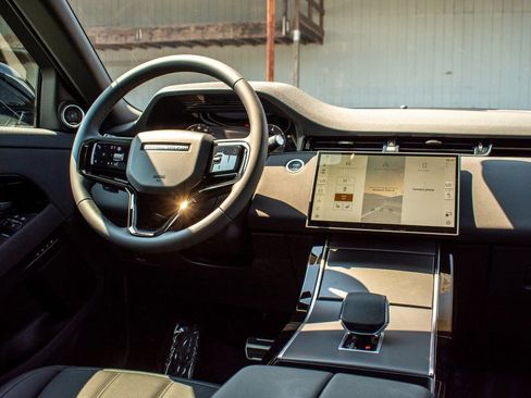 New 2024 Land Rover Range Rover Evoque Dynamic SE image 14