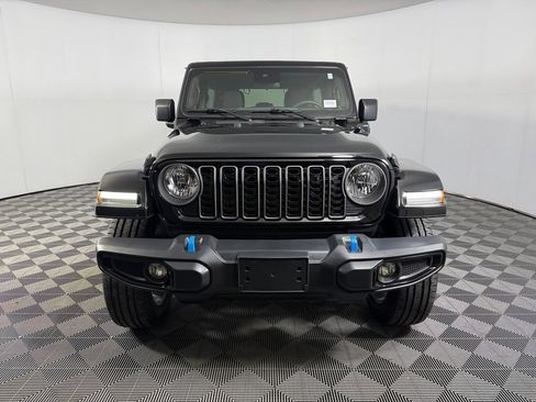 Used 2024 Jeep Wrangler Unlimited w/ Convenience Group AWD/4WD image 3
