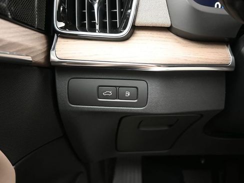 New 2026 Volvo XC90 T8 Plus w/ Protection Package Premier AWD/4WD image 30
