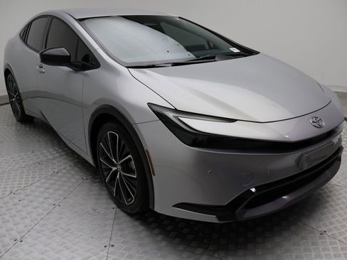 Used 2024 Toyota Prius XLE image 6