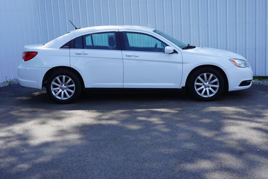 Used 2013 Chrysler 200 Touring FWD image 2