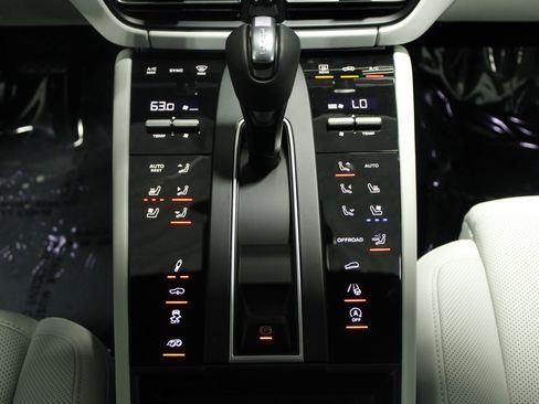 New 2026 Porsche Macan GTS image 40