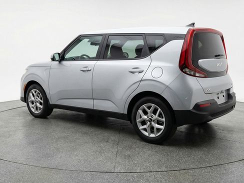 Used 2025 Kia Soul LX w/ LX Technology Package FWD image 6