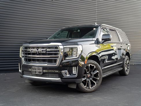 Used 2022 GMC Yukon XL SLT w/ SLT Luxury Package AWD/4WD image 1