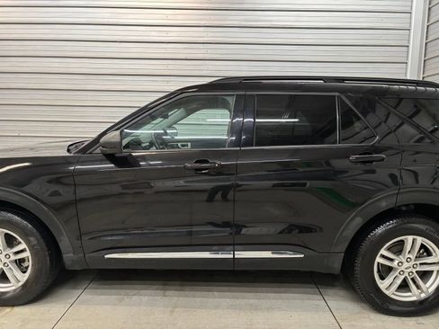 Used 2023 Ford Explorer XLT w/ Equipment Group 202A AWD/4WD image 9