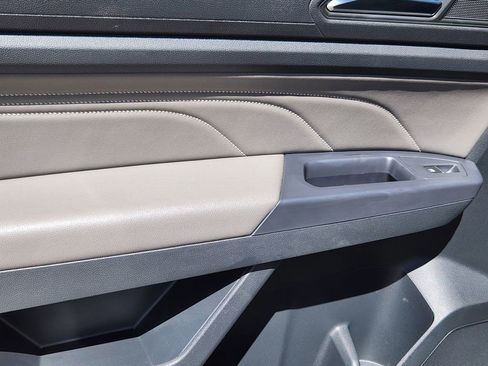 Used 2021 Volkswagen Atlas Cross Sport SE image 12