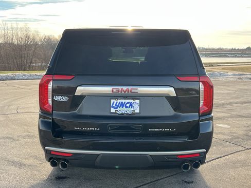 Used 2023 GMC Yukon XL Denali image 3