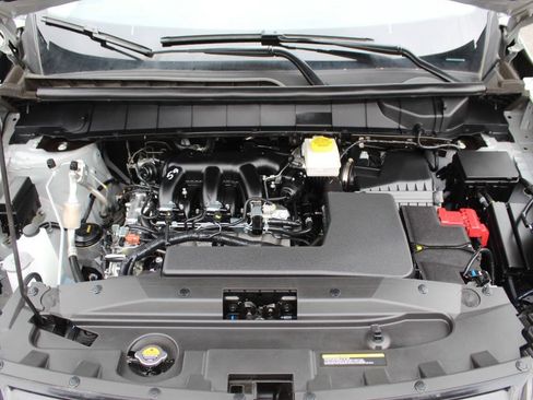 Used 2025 Nissan Pathfinder SV FWD image 8