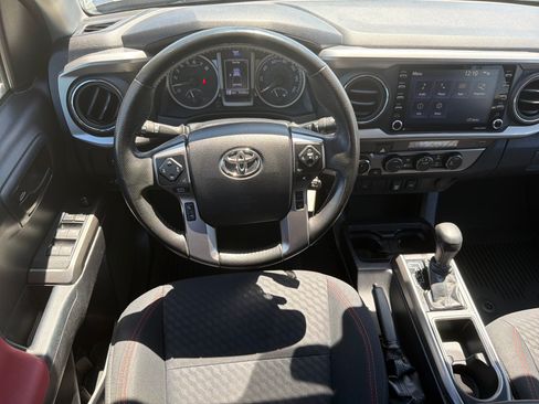 Used 2021 Toyota Tacoma SR5 AWD/4WD image 29