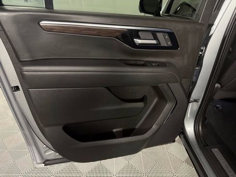 Used 2025 Chevrolet Suburban Z71 AWD/4WD image 27