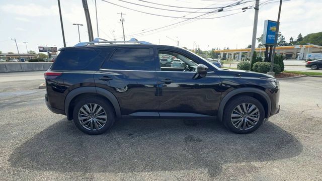 Used 2023 Nissan Pathfinder SL w/ SL Premium Package AWD/4WD image 9