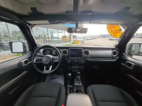 Used 2020 Jeep Gladiator Overland AWD/4WD image 18