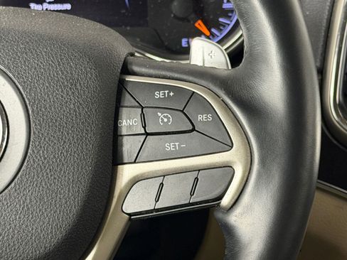 Used 2017 Jeep Grand Cherokee Limited image 15