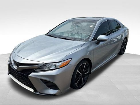 Used 2020 Toyota Camry XSE FWD image 3