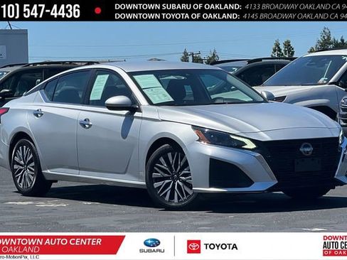 Used 2023 Nissan Altima 2.5 SV image 1