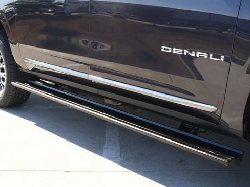 Used 2024 GMC Yukon XL Denali Ultimate AWD/4WD image 8