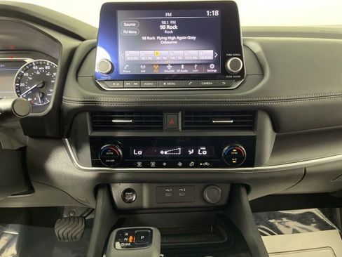 Used 2024 Nissan Rogue SV image 25