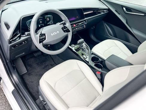 New 2025 Kia Niro EX image 16