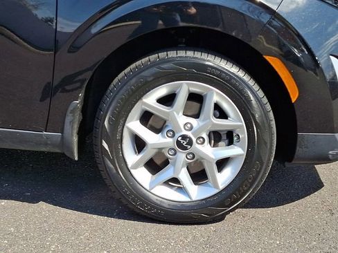 Used 2025 Kia Soul LX w/ LX Technology Package image 8