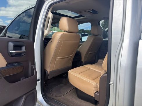Used 2018 GMC Sierra 2500 Denali w/ Duramax Plus Package AWD/4WD image 5