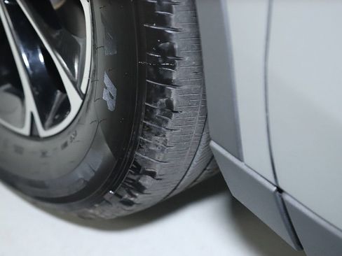 Used 2025 Lincoln Nautilus Premier AWD/4WD image 35