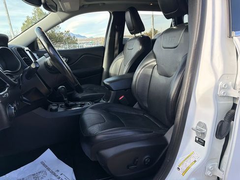 Used 2021 Jeep Cherokee Limited image 11