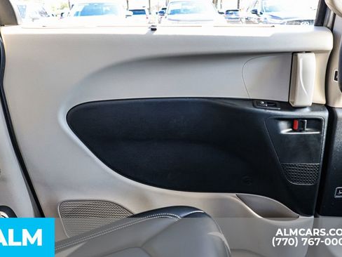 Used 2024 Chrysler Pacifica Touring-L image 54