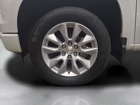 Used 2022 Chevrolet Silverado 1500 Custom image 5