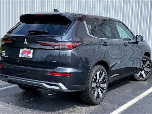 Used 2025 Mitsubishi Outlander SE FWD image 10